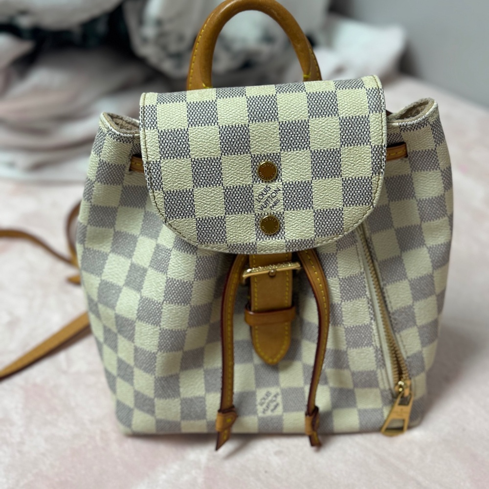 Pre-Owned Backpack Excellent Condition - image 1